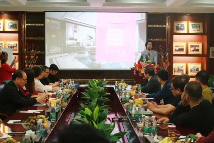 熱烈祝賀全國室內(nèi)裝飾設(shè)計(jì)協(xié)會圓桌會議在強(qiáng)輝